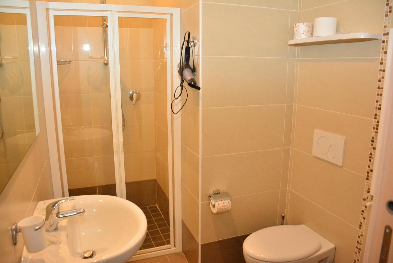 Hotel Marisa Riccione Dış mekan fotoğraf