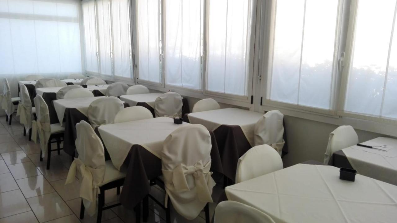 Hotel Marisa Riccione Dış mekan fotoğraf