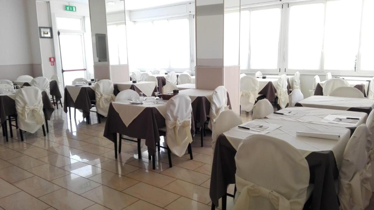 Hotel Marisa Riccione Dış mekan fotoğraf