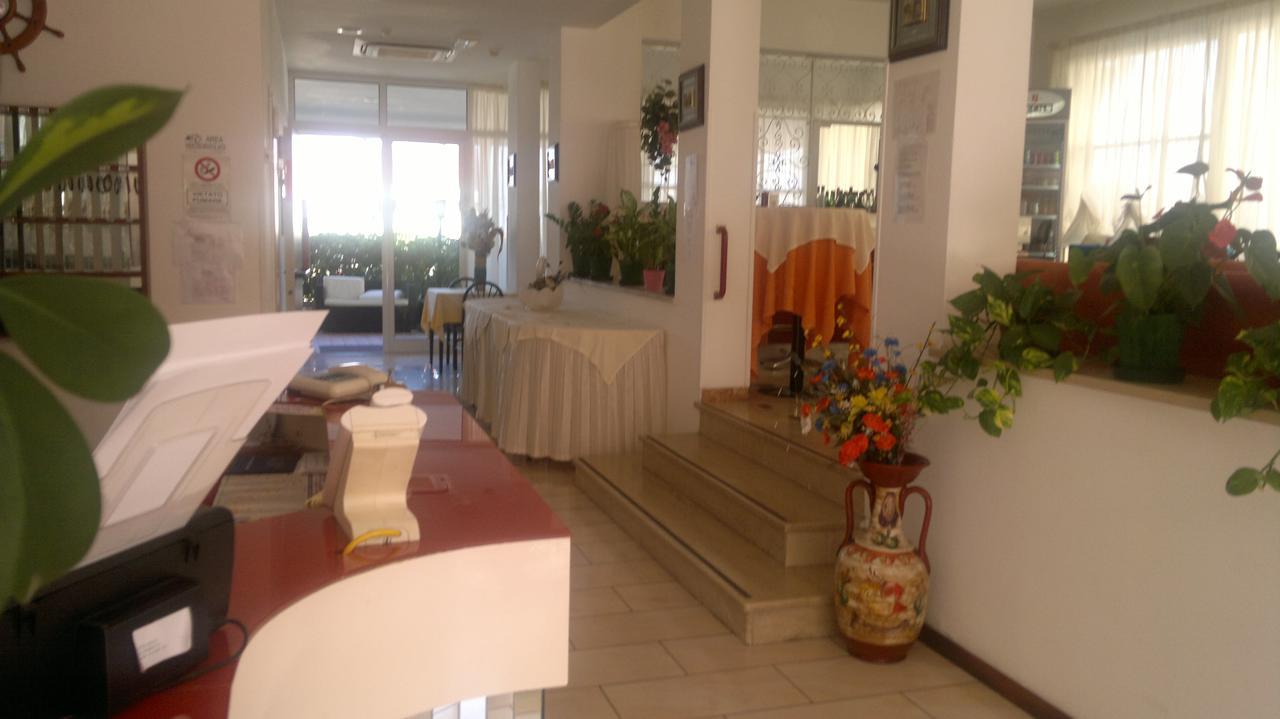 Hotel Marisa Riccione Dış mekan fotoğraf