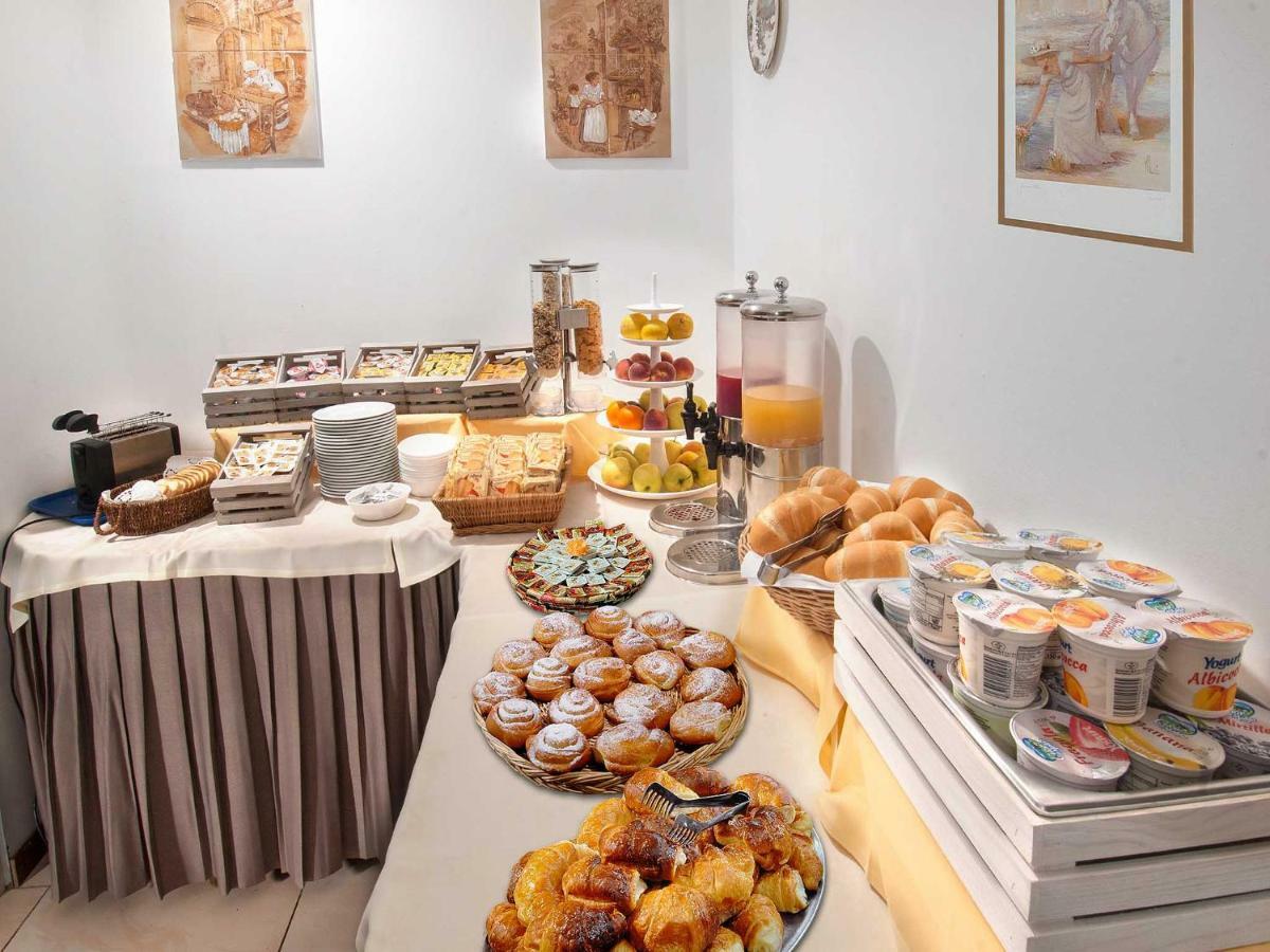 Hotel Marisa Riccione Dış mekan fotoğraf